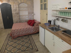  Central old stone Jerusalem apartment  Иерусалим